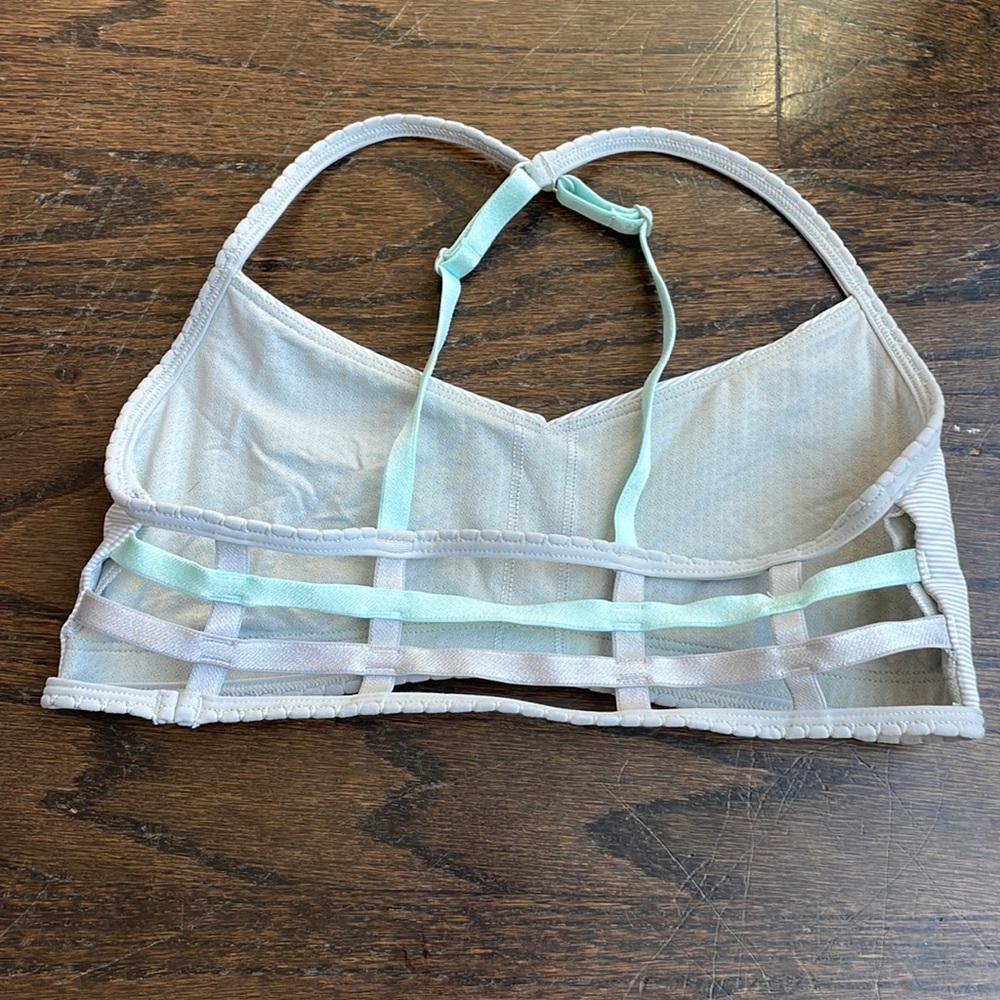 Lululemon adorable sports bra size 4.